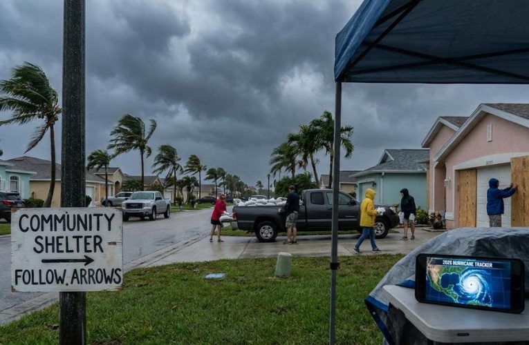Guía esencial para sobrevivir huracanes en Florida 2026